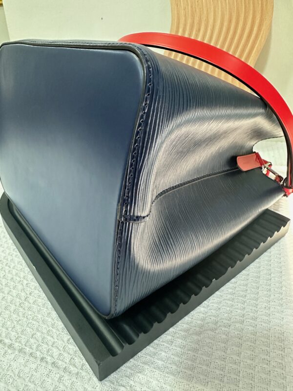 LV Neonoe Epi Leather 98% New - Image 7