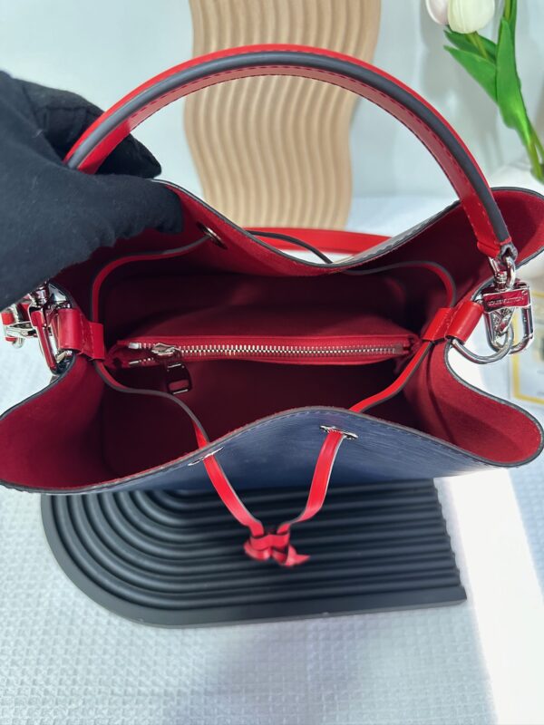 LV Neonoe Epi Leather 98% New - Image 8
