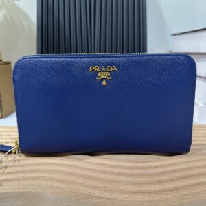 Prada Zippy Wallet 90% New