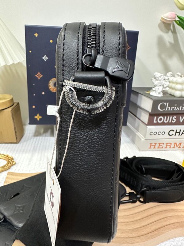 LV Trio Messenger 95% New - Image 12