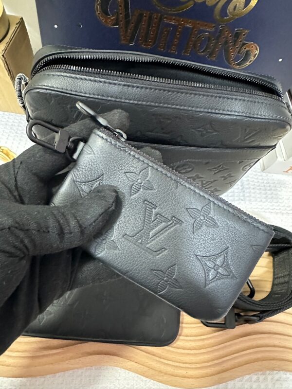 LV Trio Messenger 95% New - Image 9