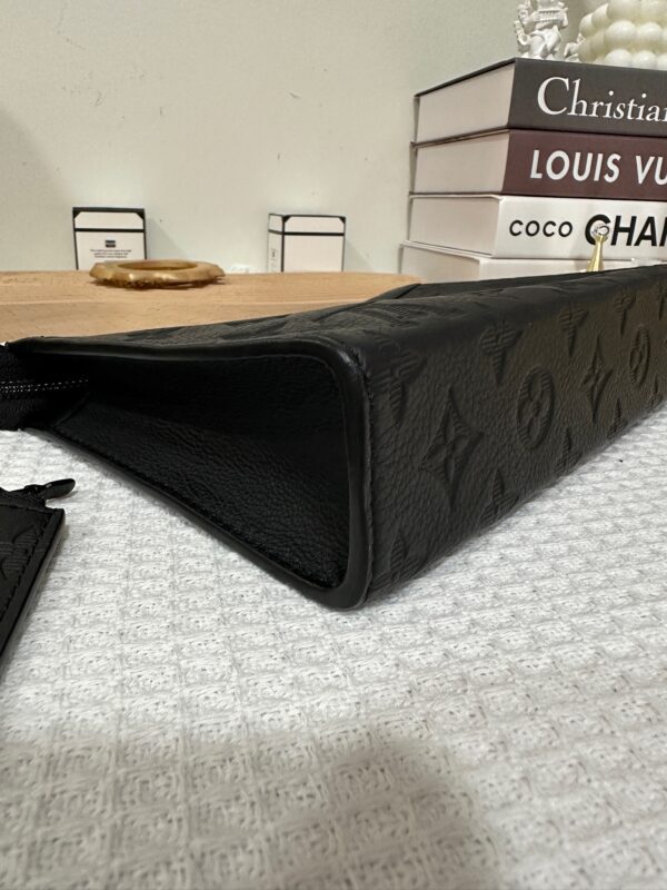LV Gaston Wallet 95% New - Image 5