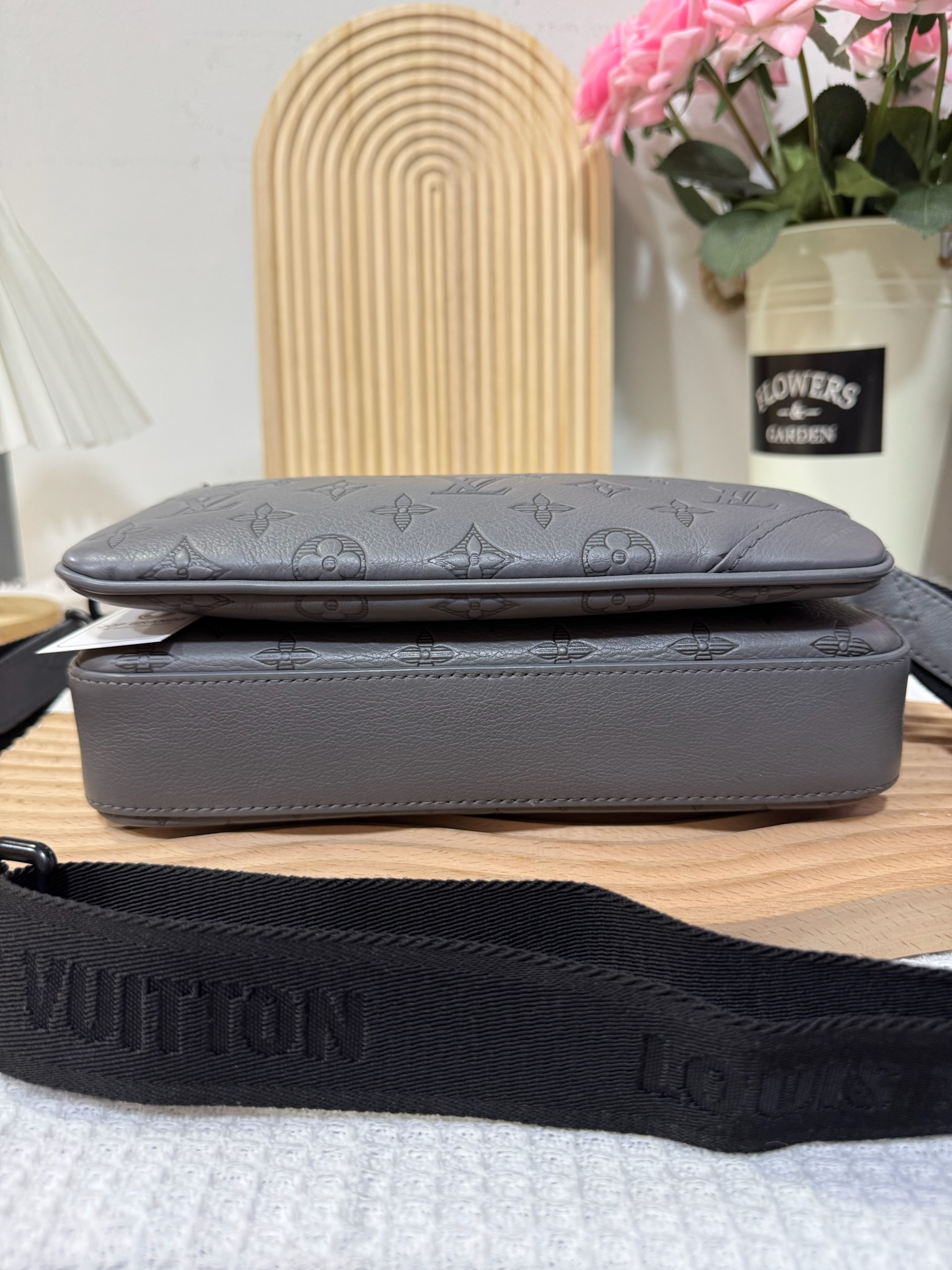 LV Trio Messenger Bag 94 New - Image 6