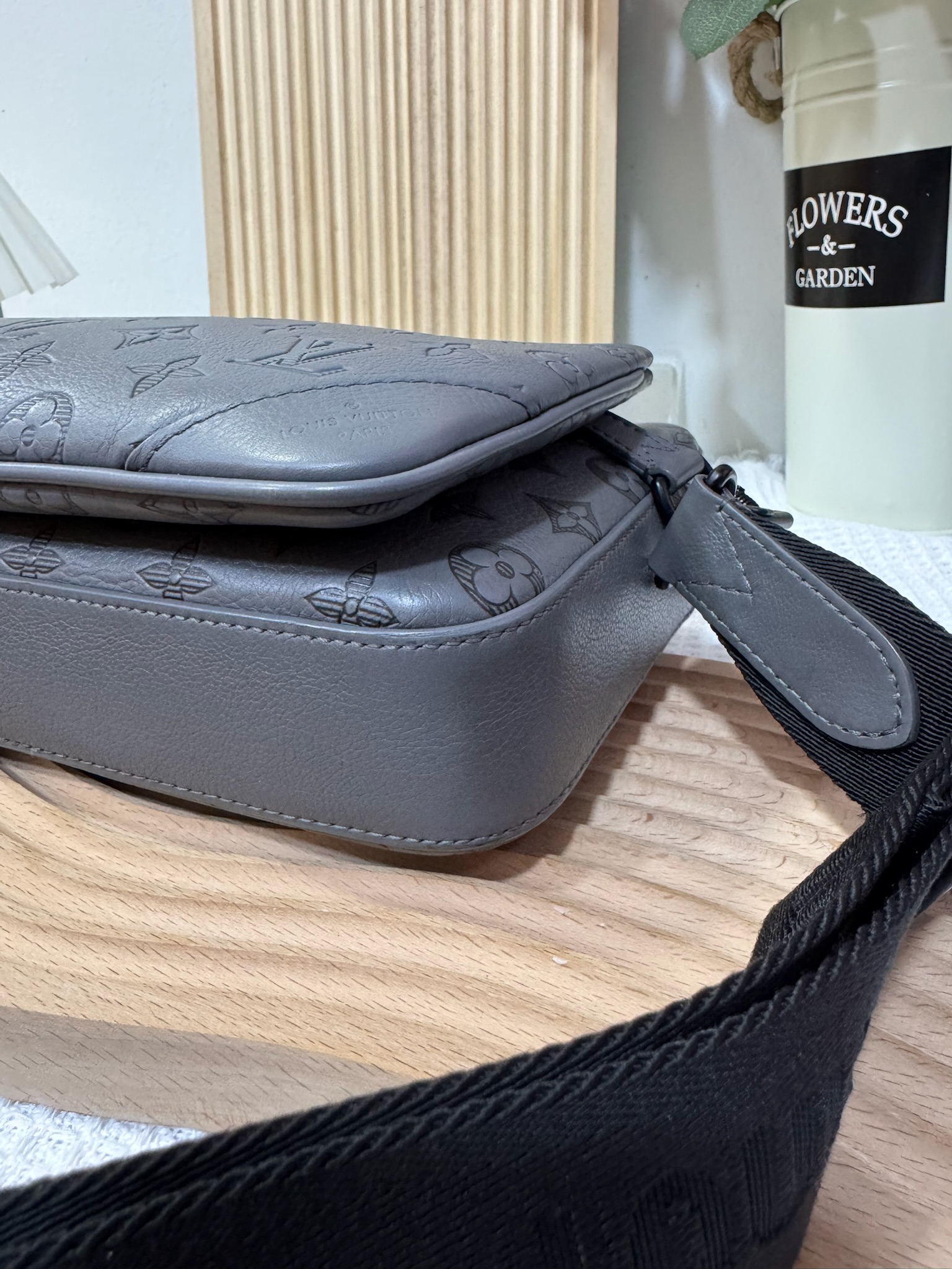 LV Trio Messenger Bag 94 New - Image 8