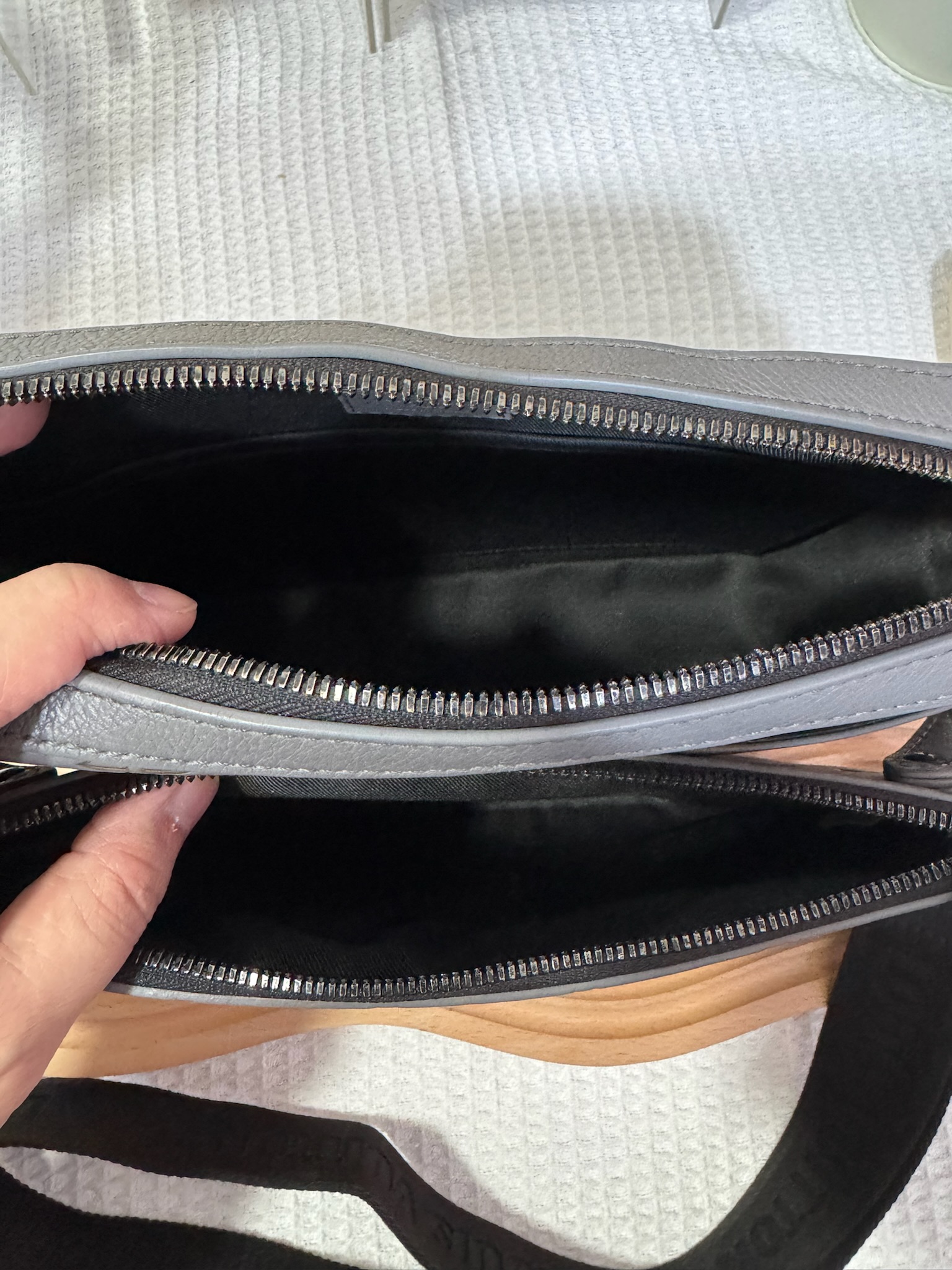 LV Trio Messenger Bag 94 New - Image 9