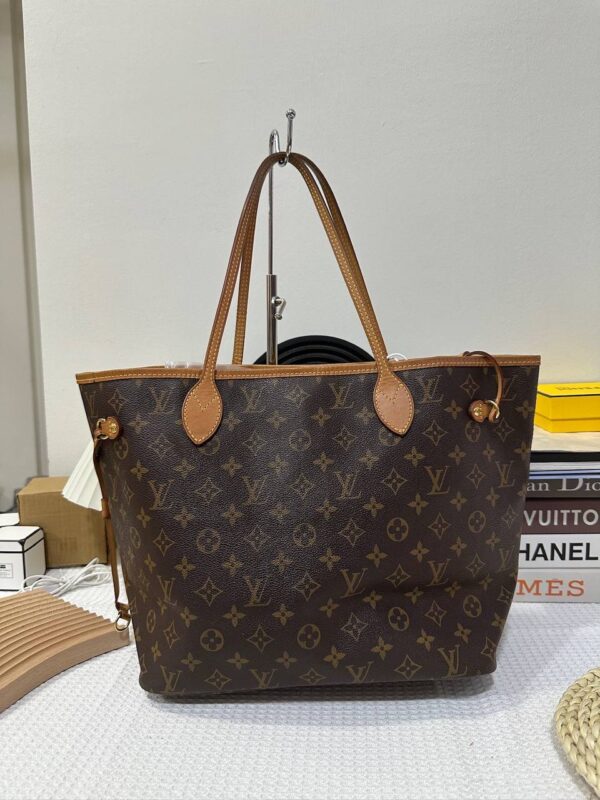 LV Monogram Neverfull MM with Pouch 93 New - Image 3