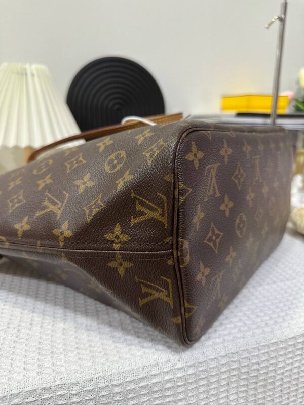 LV Monogram Neverfull MM with Pouch 93 New - Image 4
