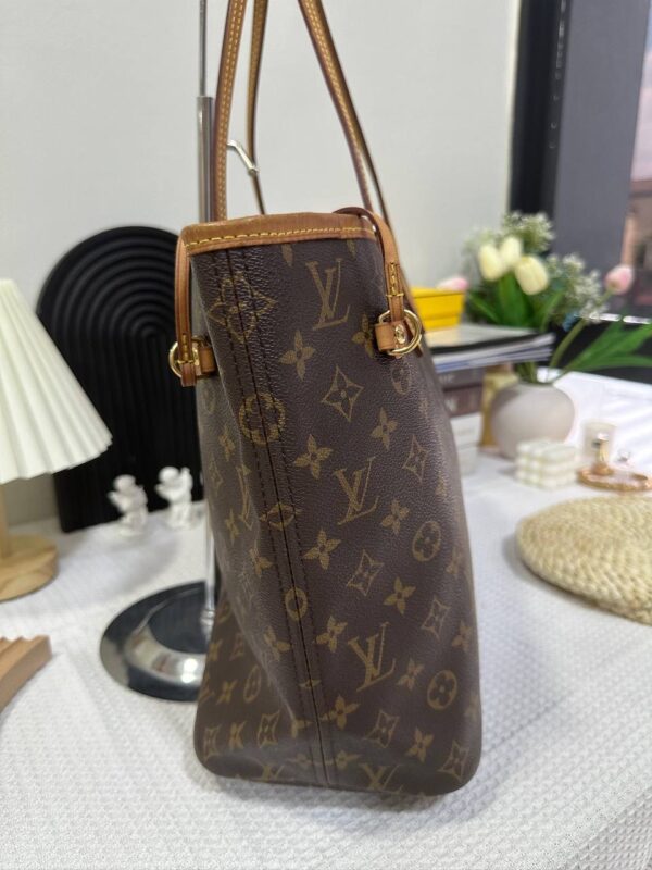 LV Monogram Neverfull MM with Pouch 93 New - Image 6