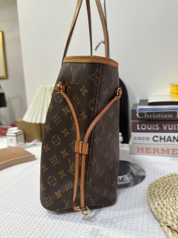 LV Monogram Neverfull MM with Pouch 93 New - Image 7