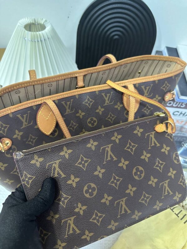 LV Monogram Neverfull MM with Pouch 93 New - Image 8