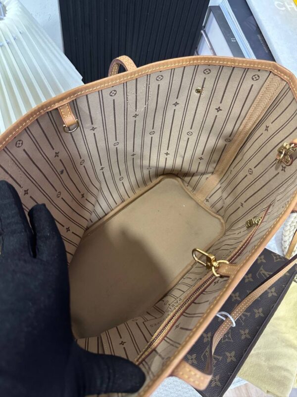 LV Monogram Neverfull MM with Pouch 93 New - Image 9