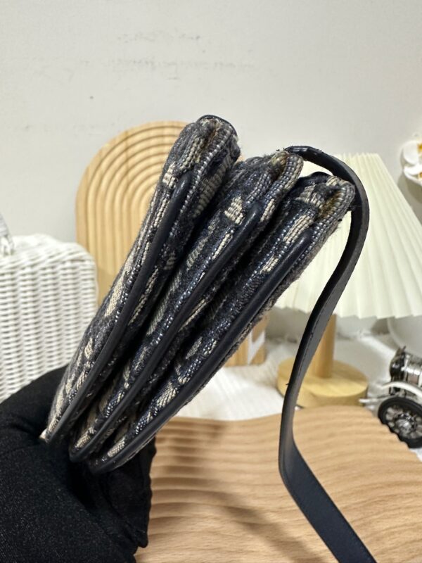Dior Saddle Tripple Zip Slingbag 95 New - Image 5
