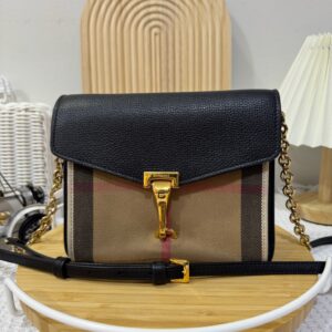 Burberry Metis Slingbag 95 New