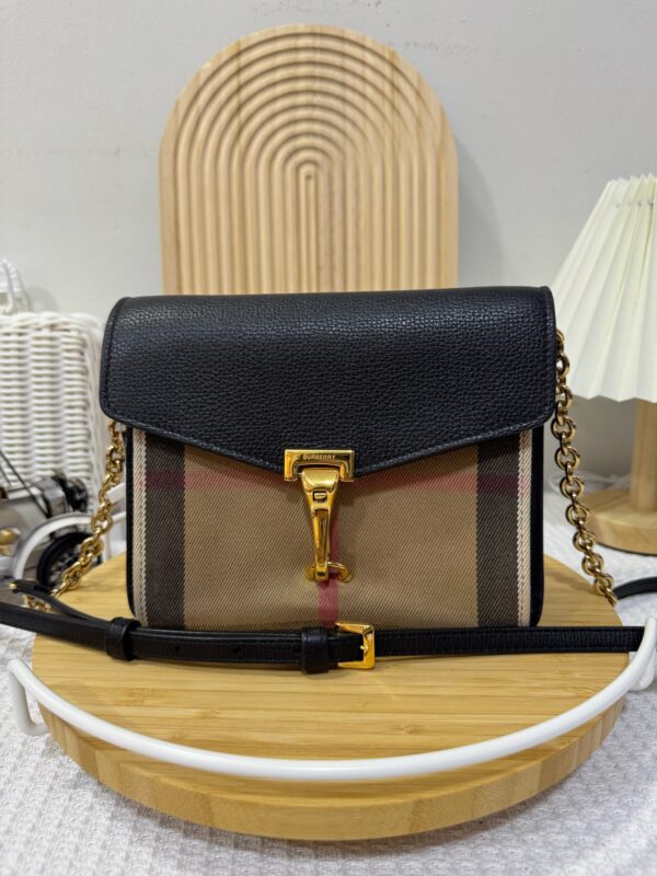 Burberry Metis Slingbag 95 New