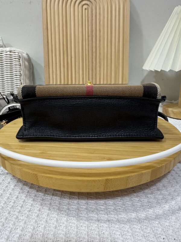 Burberry Metis Slingbag 95 New - Image 6