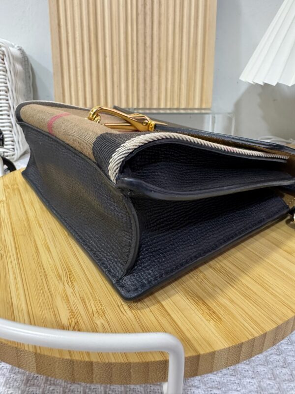 Burberry Metis Slingbag 95 New - Image 8