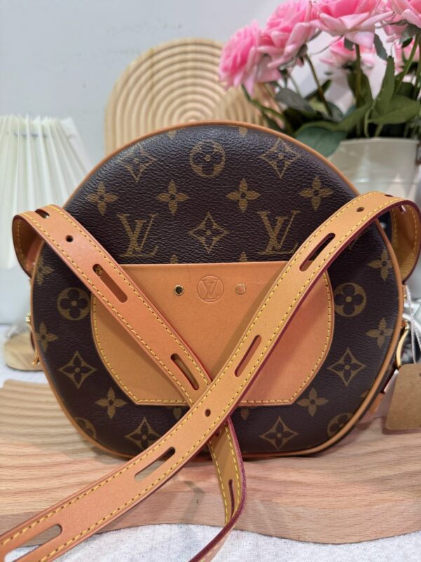 LV Boite Chapeau Souple MM 95 New - Image 3