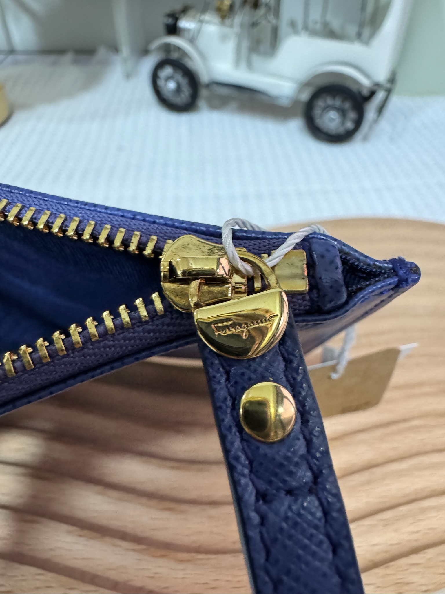 Ferragamo Logo Wrislet 92 New - Image 8