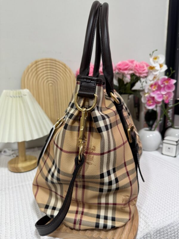 Burberry Haymarket Check Tote 93 New - Image 4