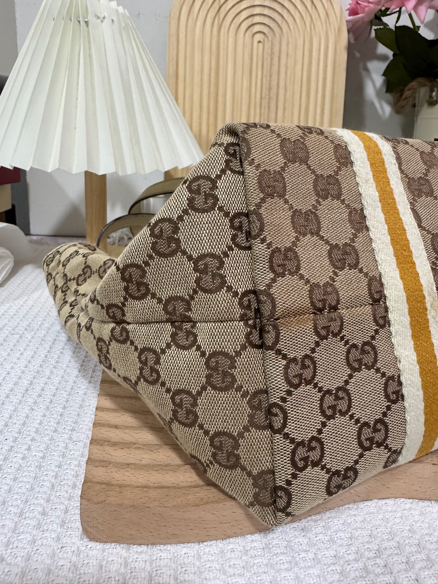 Gucci Classic Tote Bag 90 New - Image 7