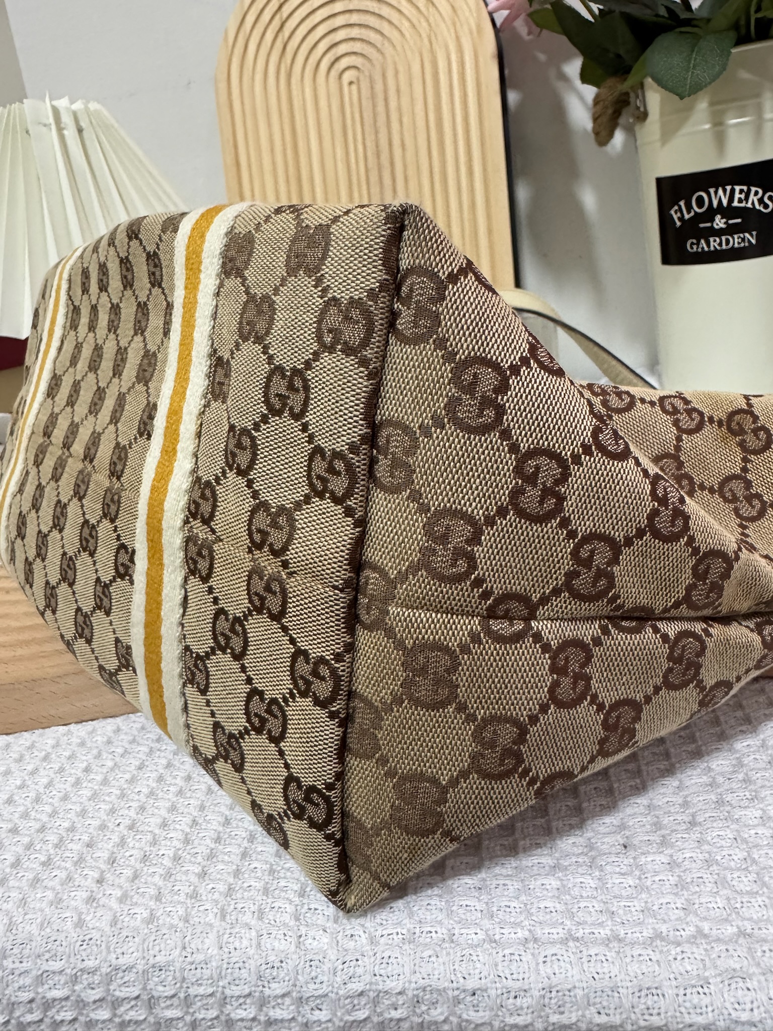 Gucci Classic Tote Bag 90 New - Image 8