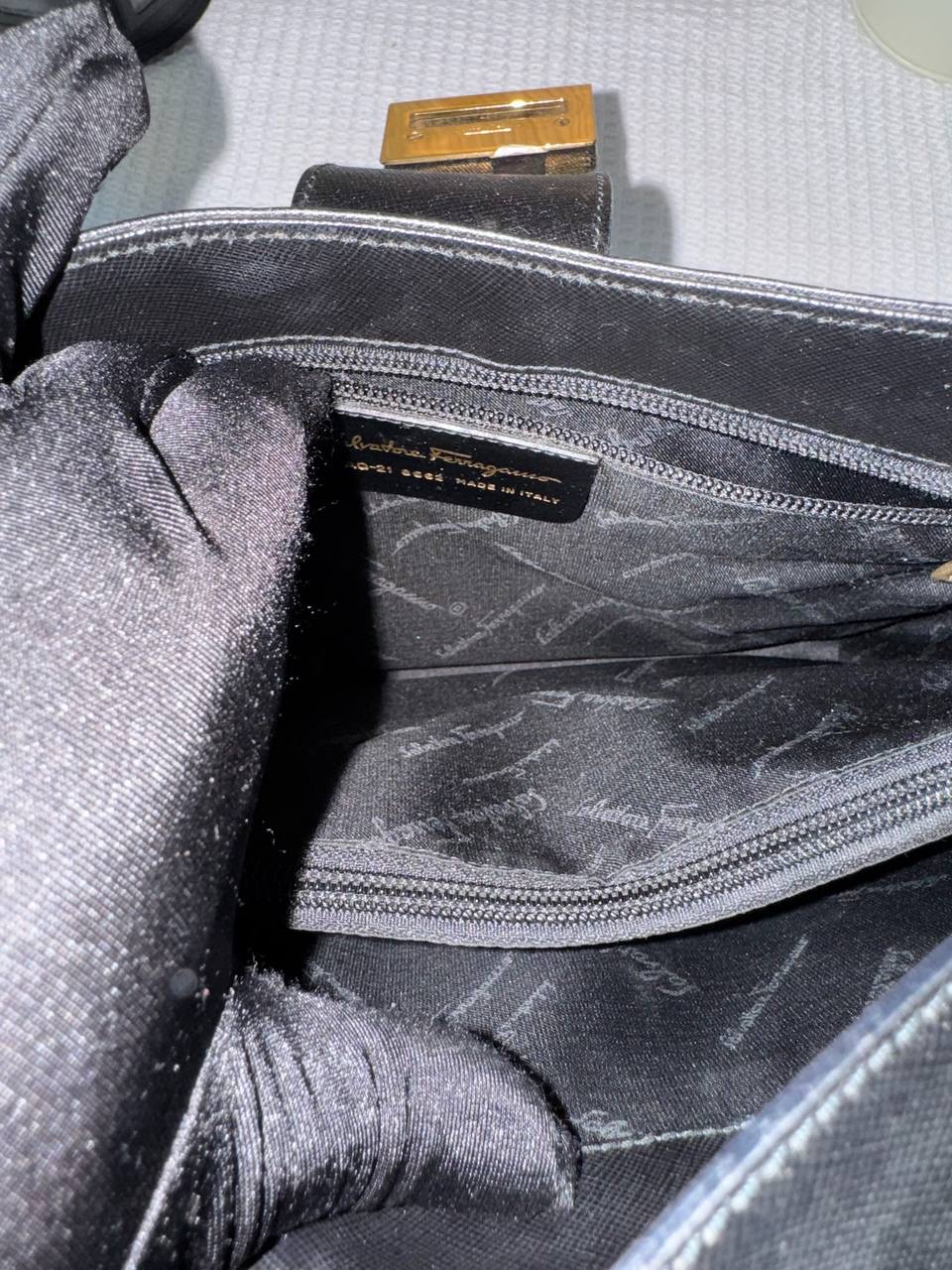 Ferragamo Gancini Shoulder Bag 90 New - Image 9