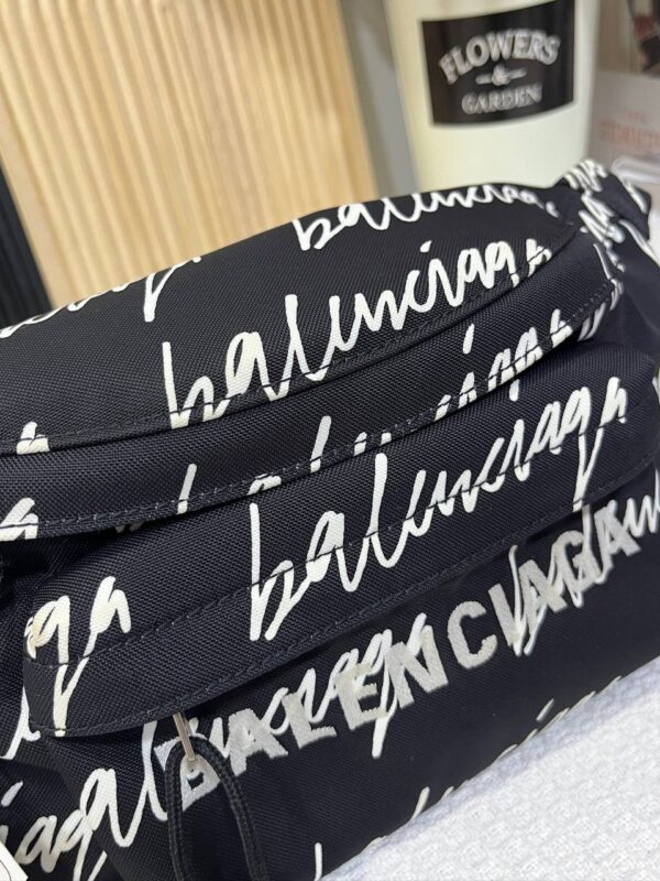 Balenciaga Bumbag 92 New - Image 4