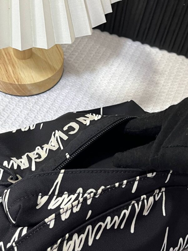 Balenciaga Bumbag 92 New - Image 7