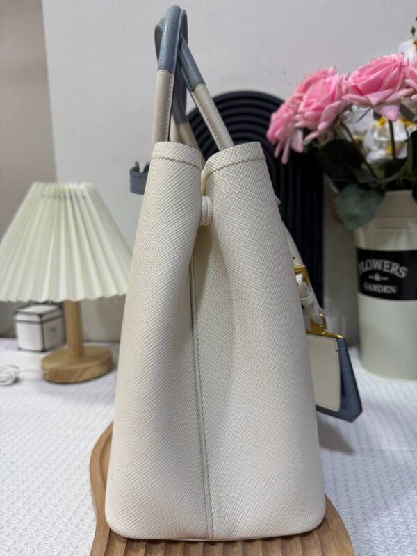 Prada Cuir Double Totebag 90 New - Image 5