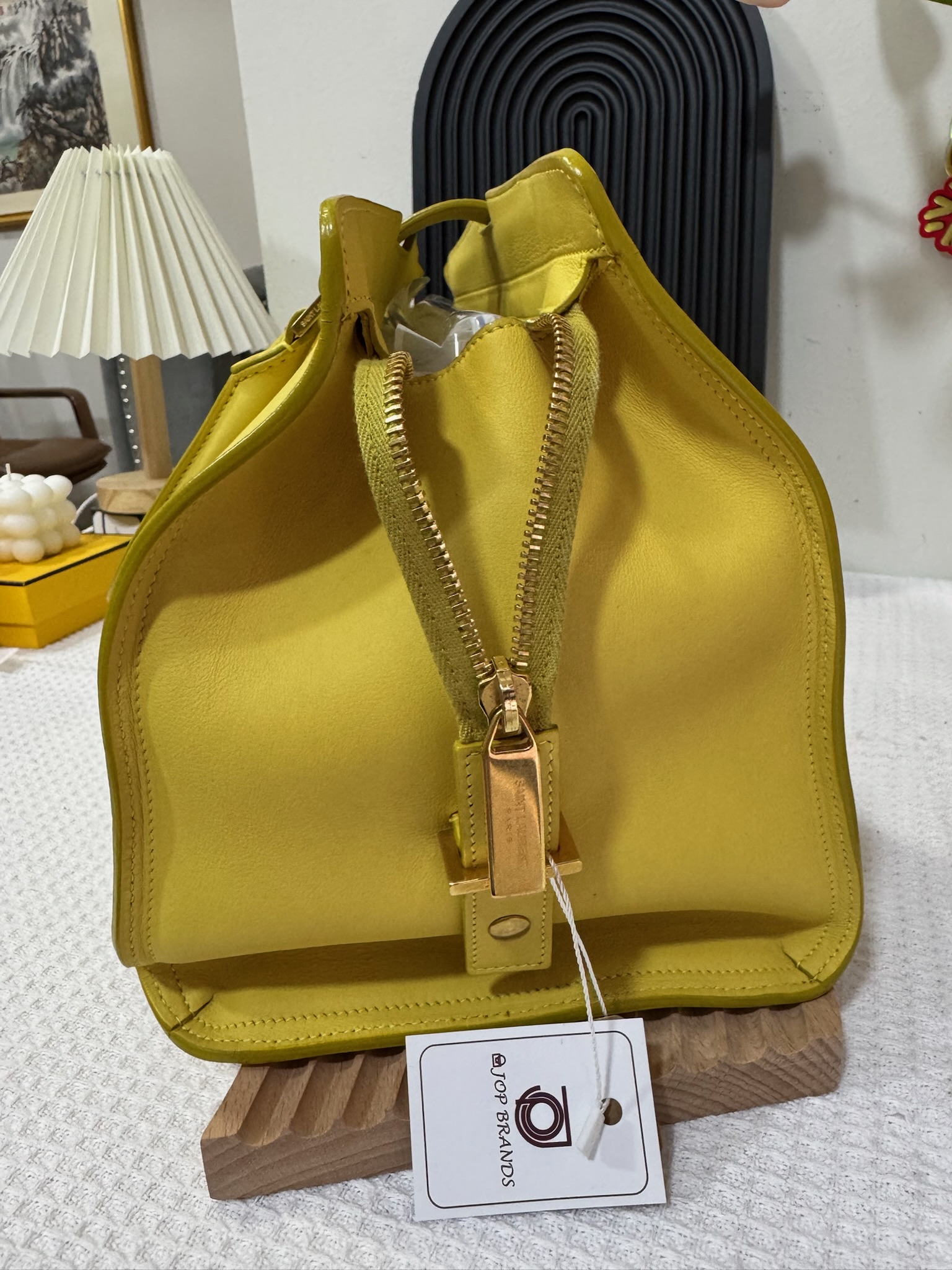 YSL Chyc Cabas Y bag Yellow 90 New - Image 4