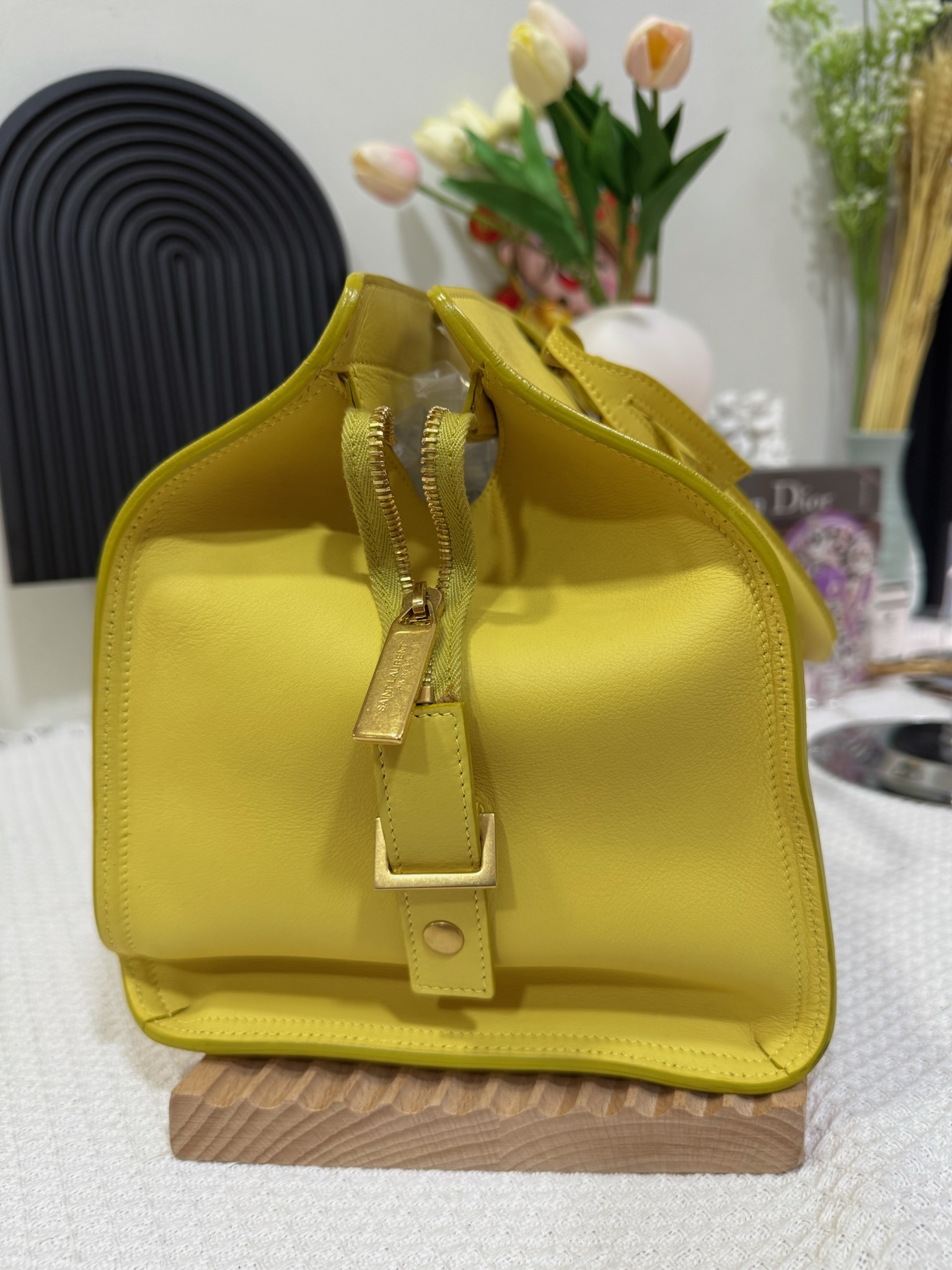 YSL Chyc Cabas Y bag Yellow 90 New - Image 5