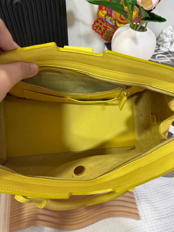 YSL Chyc Cabas Y bag Yellow 90 New - Image 9
