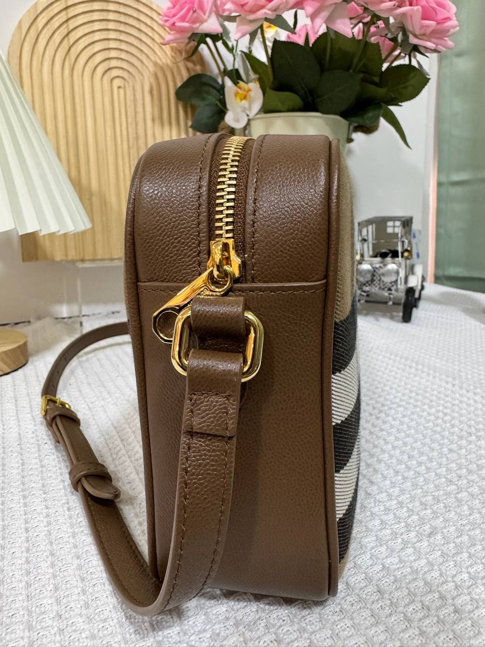 Burberry Classic Camera Bag (New) - Image 4