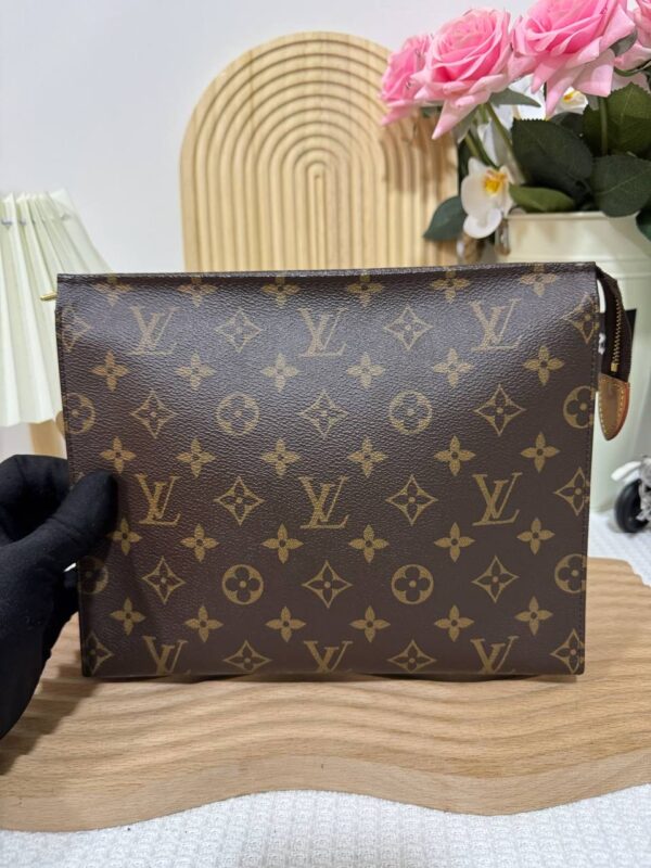LV Monogram Toiletry 26 Pouch 94 New - Image 3
