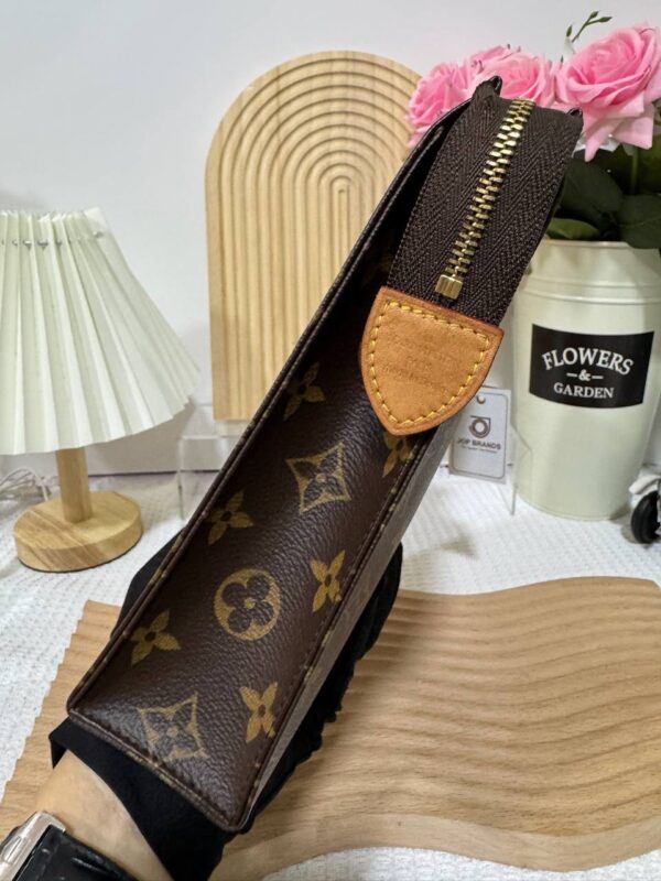 LV Monogram Toiletry 26 Pouch 94 New - Image 5
