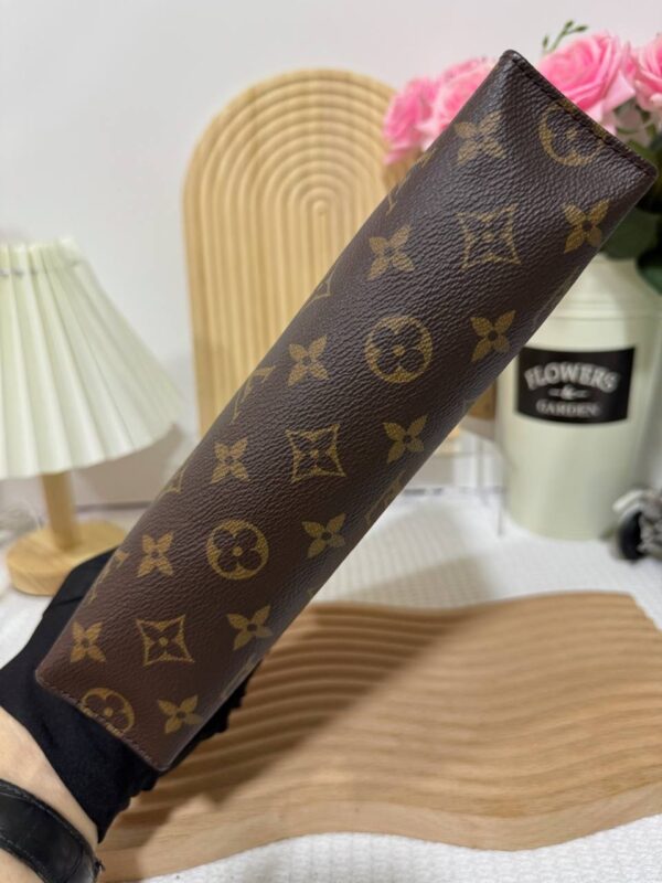 LV Monogram Toiletry 26 Pouch 94 New - Image 6