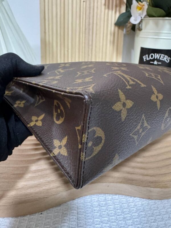 LV Monogram Toiletry 26 Pouch 94 New - Image 7