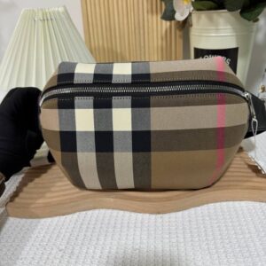 Burberry Classic Bumbag 100 New